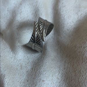 An adjustable ring